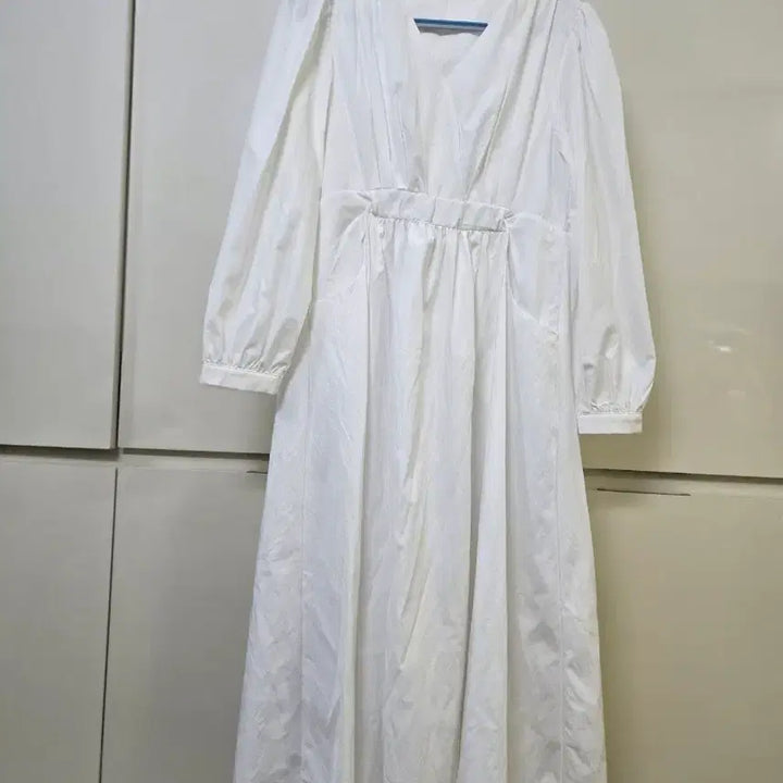 [BUNJANG] White Long Dress with Shirring and Puff Sleeves / 화이트 롱 원피스 셔링 퍼프소매