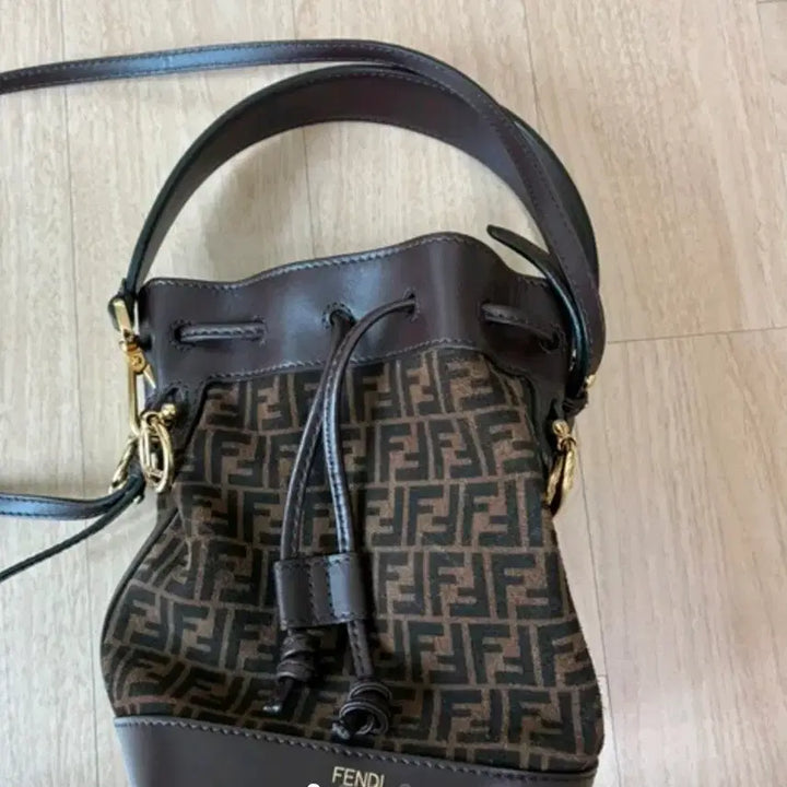 [SOLD OUT] 펜디 FENDI 정품 미니 버킷백 브라운