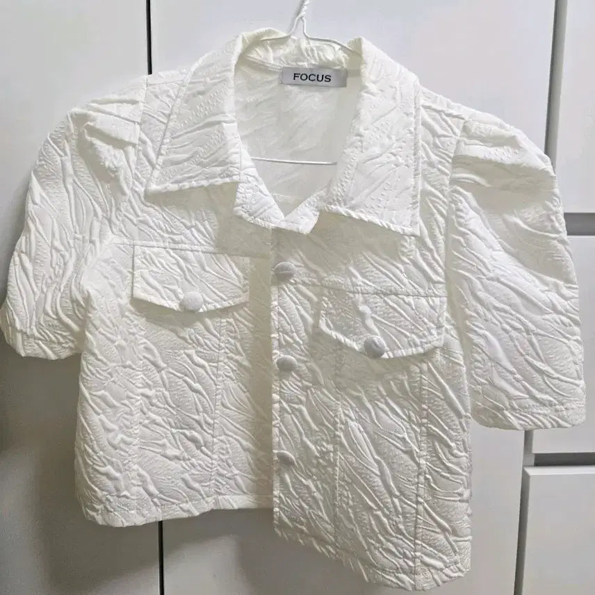 [BUNJANG] FOCUS White Cropped Puff Sleeve Blouse / FOCUS 화이트 반찰 크롭 퍼프 블라우스