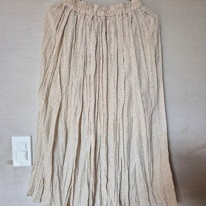 [BUNJANG] Ivory Dotted Pleated Long Skirt / 아이보리 잔도트 주름 롱 스커트