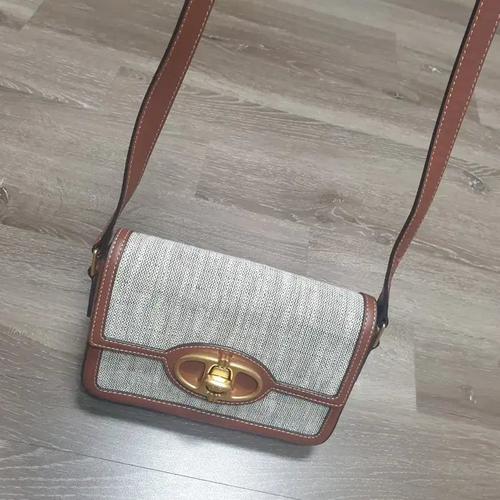 [BUNJANG] Atelier Vanessa Bruno Leather Crossbody Bag / 가격내려...아떼바네사브르노 크로스백.