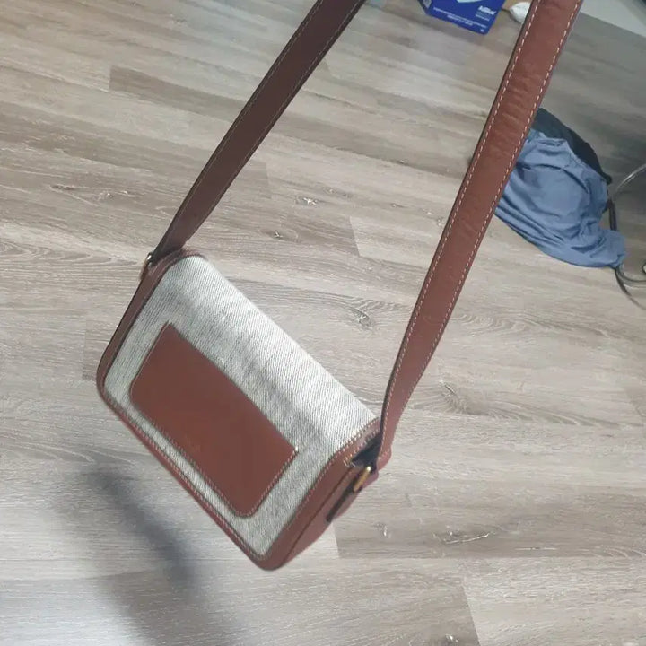 [BUNJANG] Atelier Vanessa Bruno Leather Crossbody Bag / 가격내려...아떼바네사브르노 크로스백.