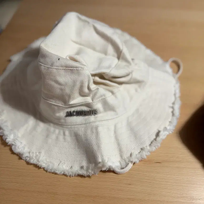 [BUNJANG] Jacquemus Ivory Bucket Hat / 자크뮈스 아이보리 버킷햇