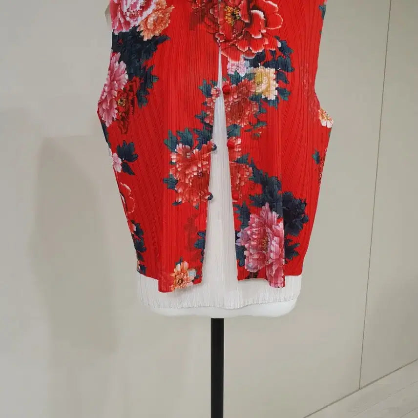 [BUNJANG] Pleated Flower Print Red Vest / 플리츠 플라워 프린트 레드 조끼
