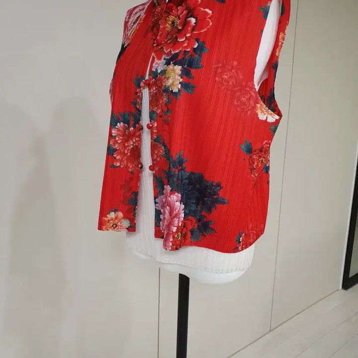 [BUNJANG] Pleated Flower Print Red Vest / 플리츠 플라워 프린트 레드 조끼