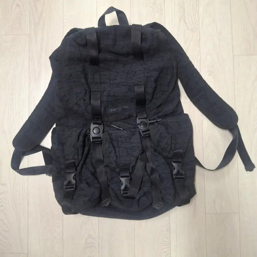[BUNJANG] Unaffected Multi Pocket Backpack Black / [OS] 언어펙티드 멀티포켓 백팩 블랙 럭색