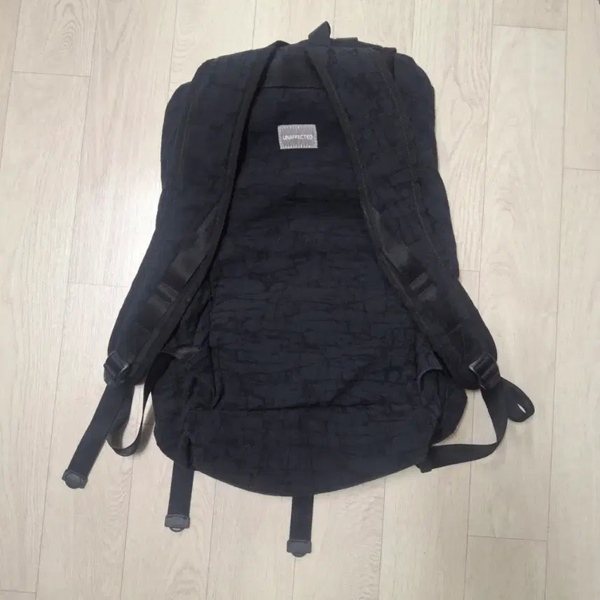 [BUNJANG] Unaffected Multi Pocket Backpack Black / [OS] 언어펙티드 멀티포켓 백팩 블랙 럭색