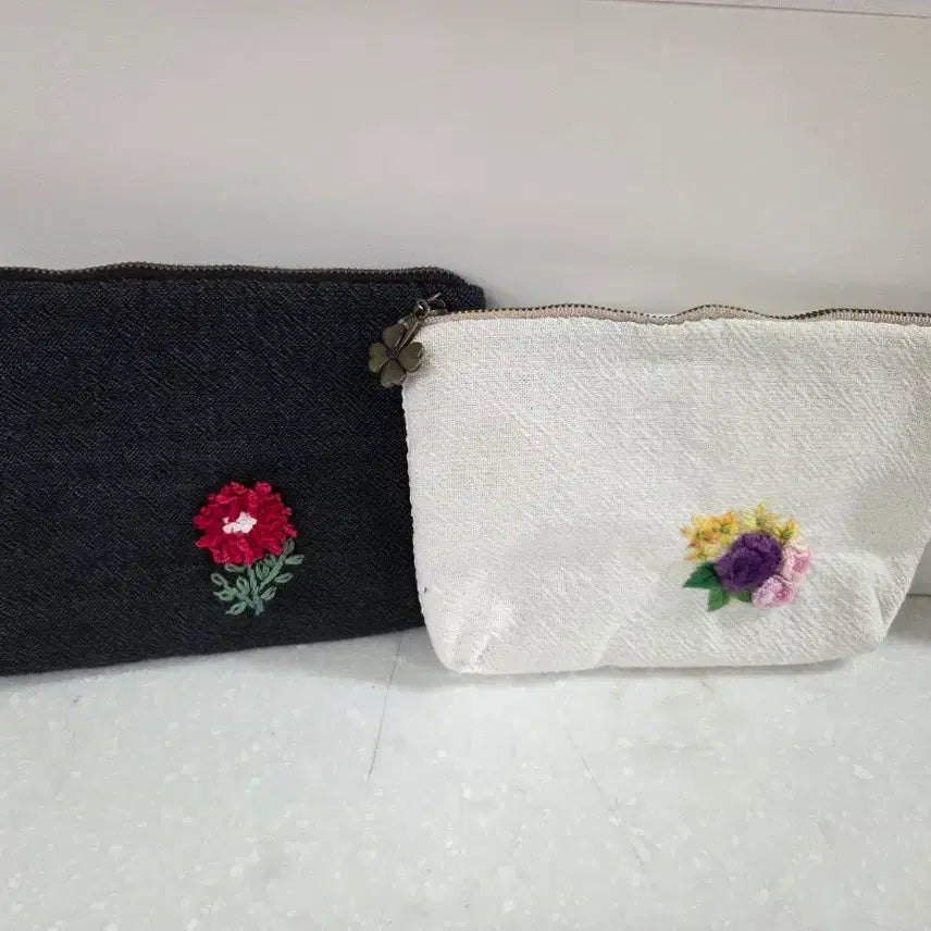 [BUNJANG] Hand-Embroidered Pouch / 프랑스자수 파우치