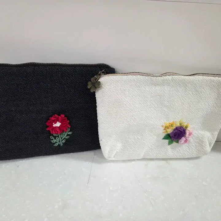 [BUNJANG] Hand-Embroidered Pouch / 프랑스자수 파우치