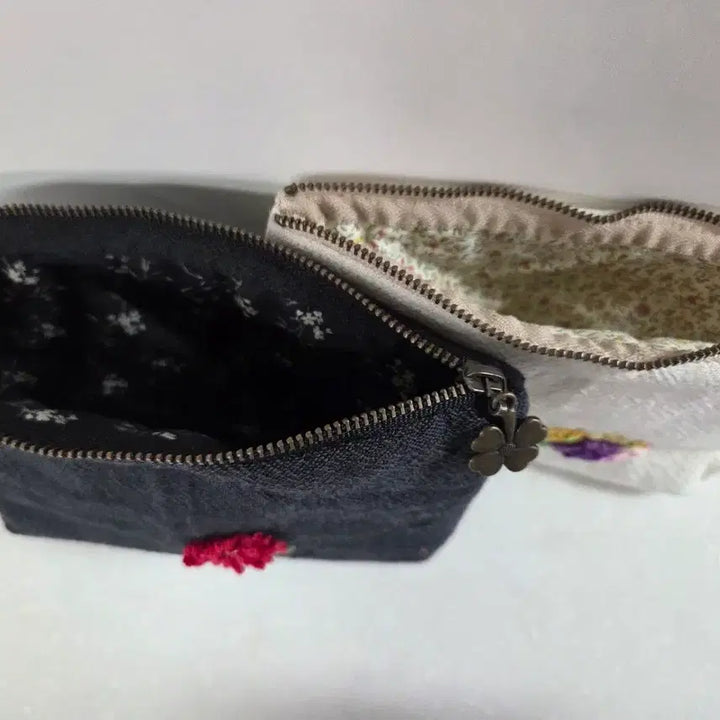 [BUNJANG] Hand-Embroidered Pouch / 프랑스자수 파우치