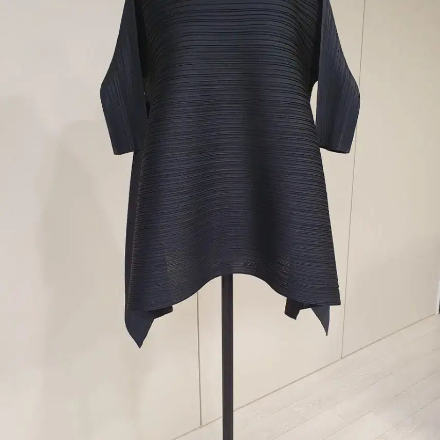 [BUNJANG] Pleated Short Sleeve Blouse - Black / 플리츠  블랙 반팔 블라우스