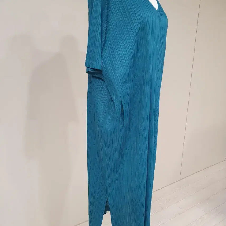 [BUNJANG] Pleated V-Neck Long Dress / 플리츠 V넥 롱 원피스 청록색