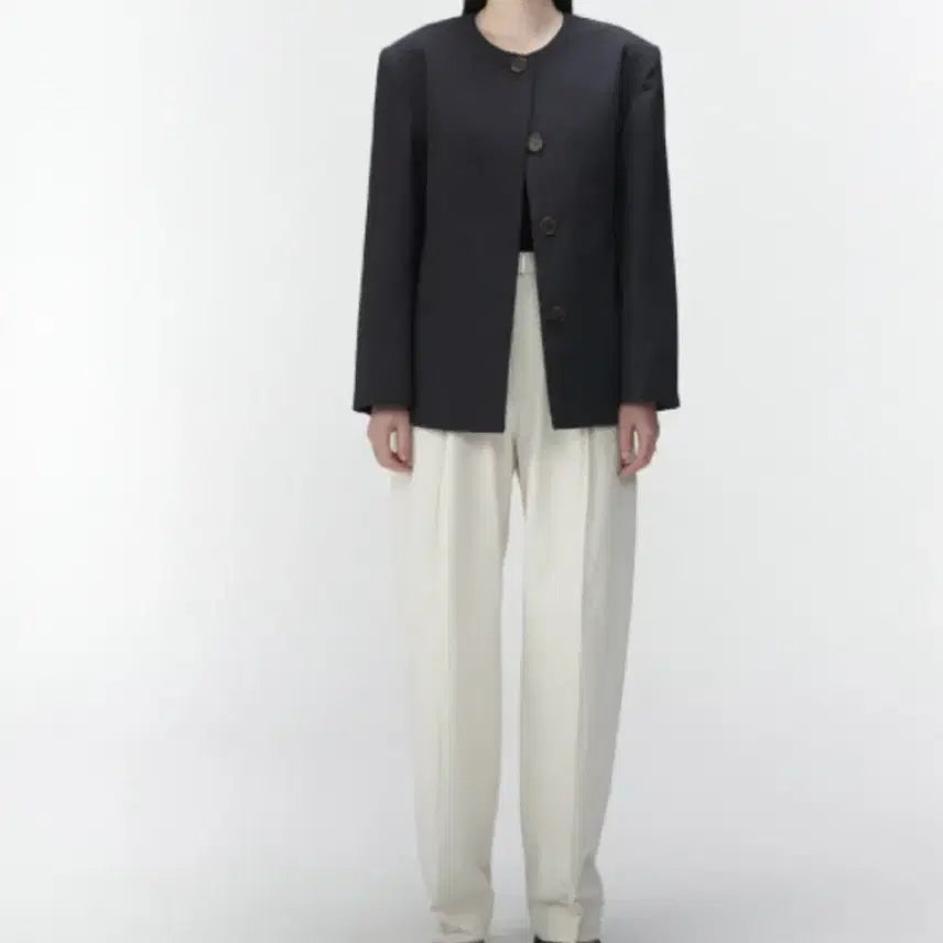 [BUNJANG] AMomento Round Neck Padded Jacket / 아모멘토 라운드 넥 패디드 자켓[ROUND NECK PADDED JACK