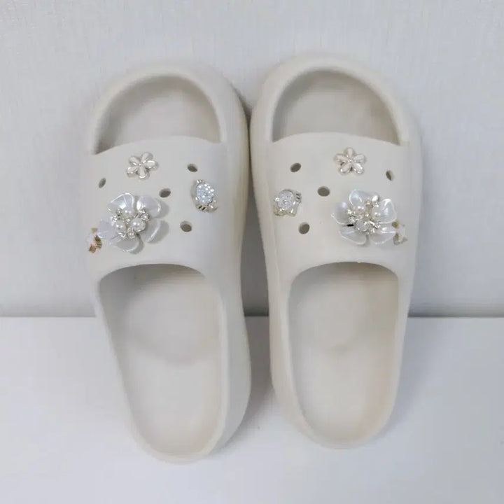 [BUNJANG] Ivory Flower Decor Slippers / 아이보리 꽃 장식 슬리퍼