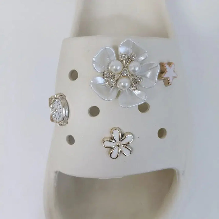 [BUNJANG] Ivory Flower Decor Slippers / 아이보리 꽃 장식 슬리퍼