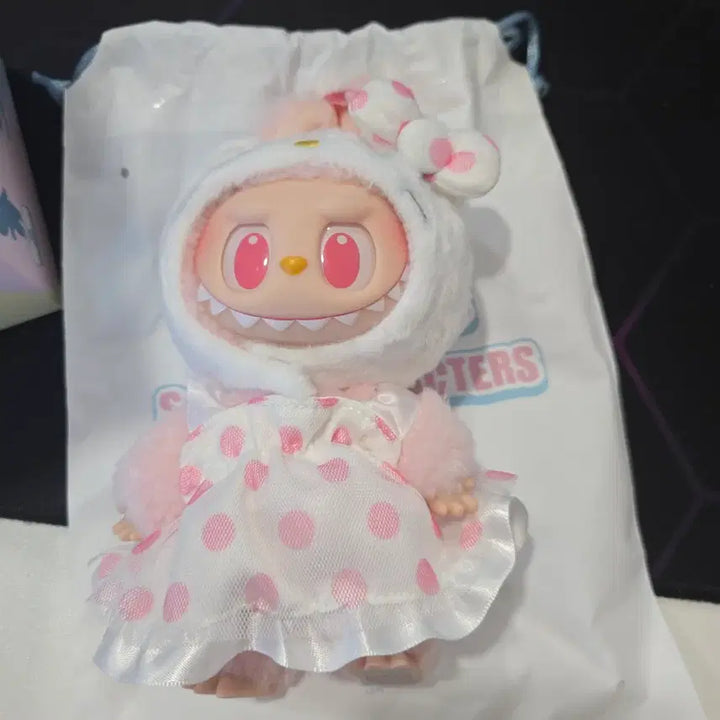 [BUNJANG] Pop Mart x Sanrio Collaboration Hello Kitty Plush Keychain / 팝마트 몬스터즈 산리오 콜라보 인형 키티