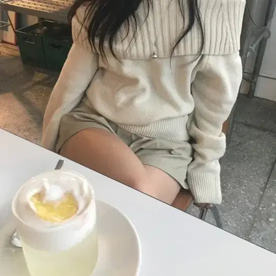 [BUNJANG] Our Cabinet Off-Shoulder Top / 아워캐비넷 오프숄더