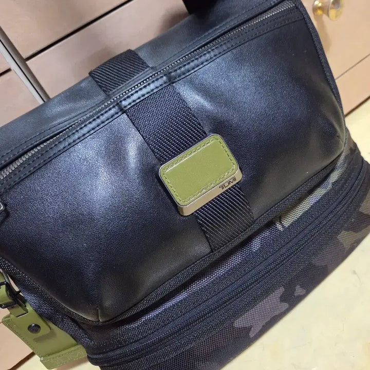 [BUNJANG] Tumi Alpha Bravo Travis Crossbody Bag / 투미 정품 알파브라보 트레비스 크로스백 거의새제품
