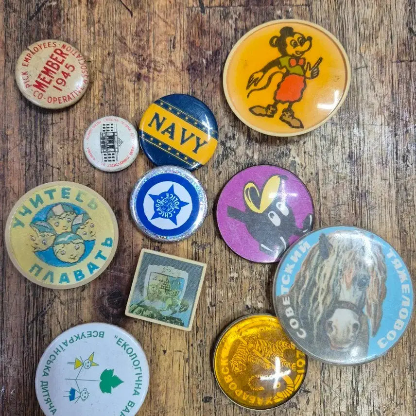 [BUNJANG] 1970s Assorted Enamel Pin Set (11 Pieces) / 70년대 뱃지들 11개