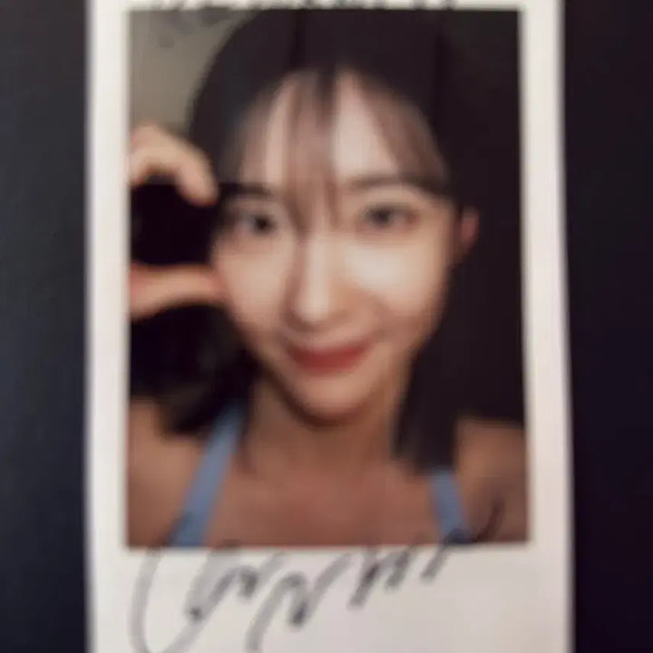 [BUNJANG] Park Ji Hyun Autographed Polaroid Photo / 박지현 배우 친필 사인 폴라로이드.싸인 폴라.싸폴.와일드 씽