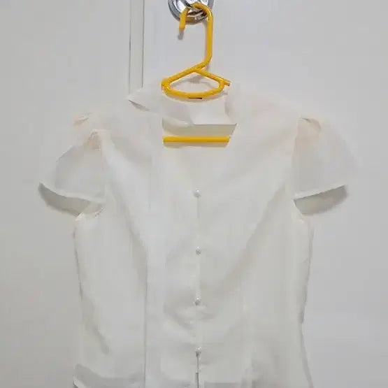 [BUNJANG] Pearl Embellished Short Sleeve Blouse / (새거급) 반팔 진주 블라우스