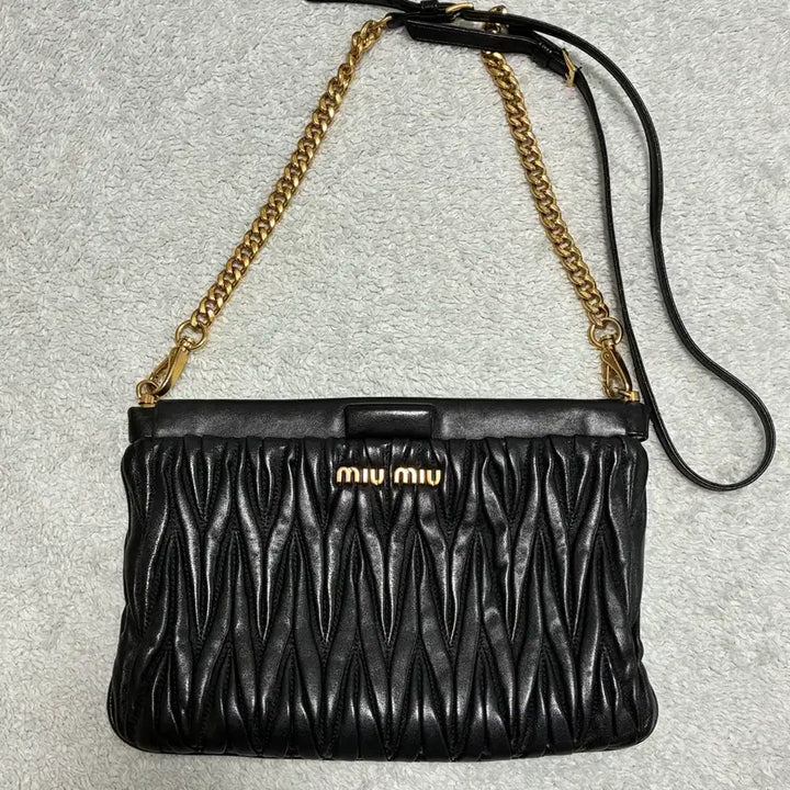 [BUNJANG] Miu Miu Matelassé Black Leather Chain Shoulder Bag / (정품)미우미우 마틀라세 크로스백 블랙
