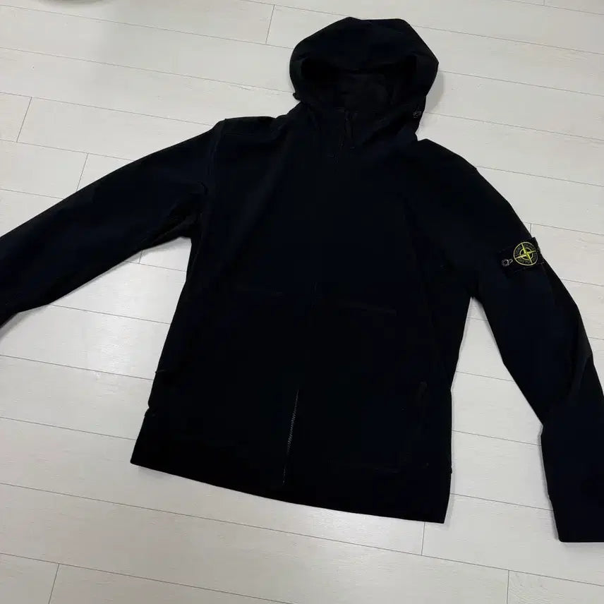 [BUNJANG] Stone Island Light Soft Shell Jacket L / 스톤아일랜드 라이트 소프트 쉘 L 사이즈  상태 9.5/10  사진 찍고