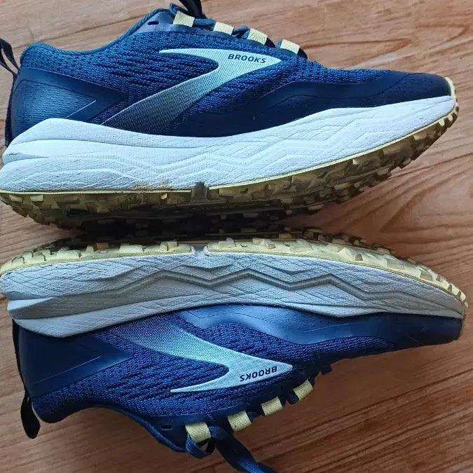 [BUNJANG] Brooks Caldera 5 Running Shoes 245mm / 브룩스 칼데라5 런닝화 245mm