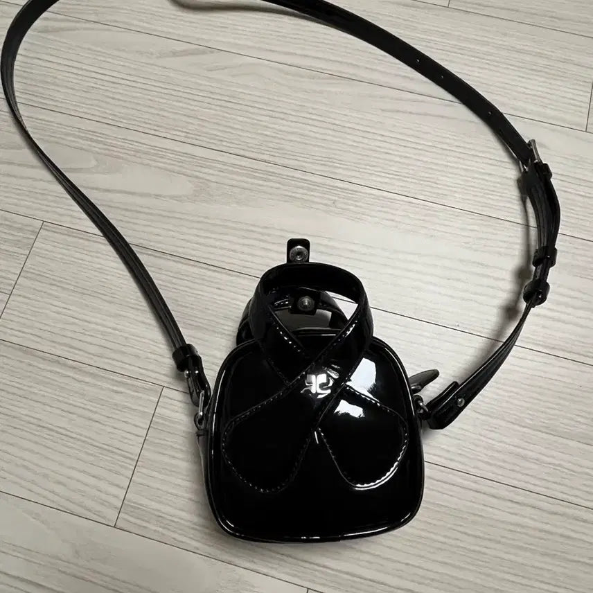 [BUNJANG] Courrèges Loop High Shine Mini Bag / 꾸레쥬 courreges 루프하이샤인 미니백