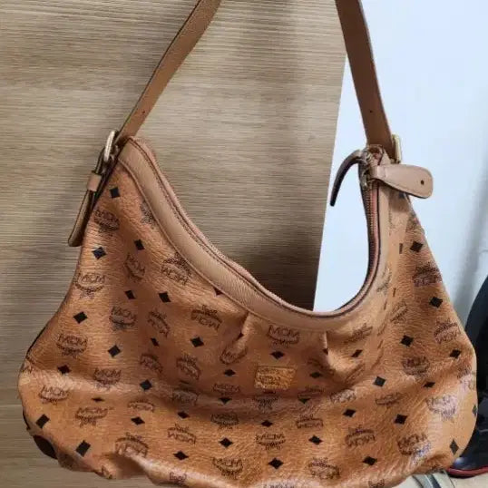 [BUNJANG] MCM Logo Shoulder Bag Brown / MCM 로고 숄더백 브라운