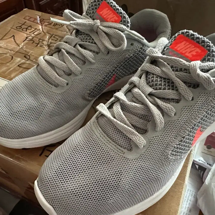 [BUNJANG] Nike Fly London Evolution 3 React &amp; Free Training Sneakers (235mm, 240mm) / 나이키 240mm 플라이런던 에볼루션3 리액트 , 나이키 235mm 프리