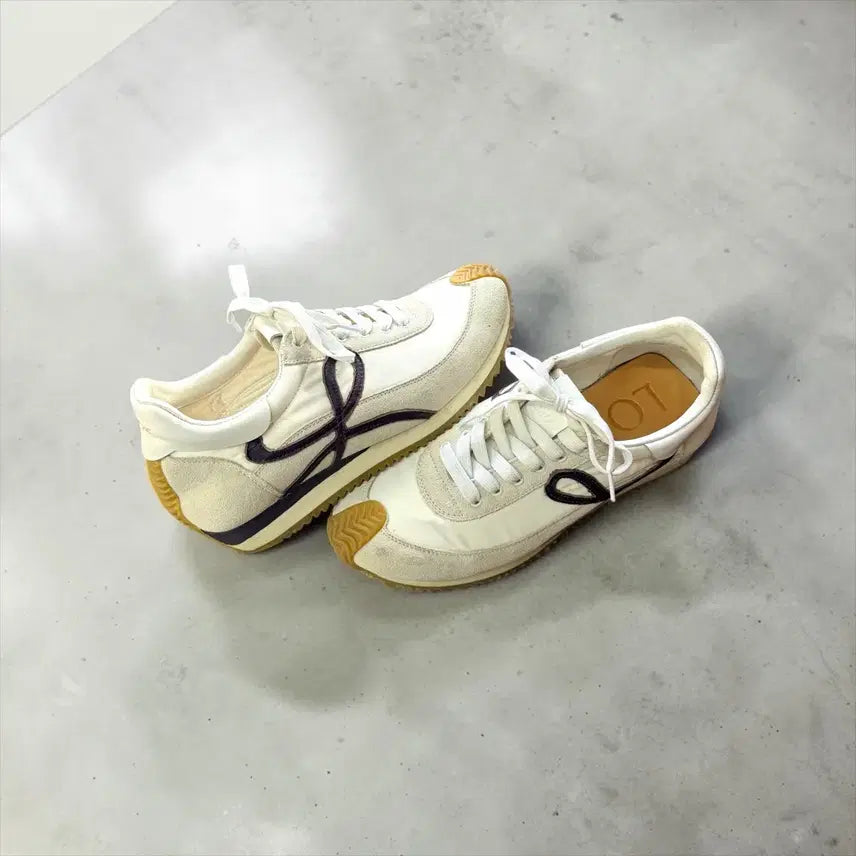 [BUNJANG] Loewe Flow Runner Sneakers Size 40 (US 7.5) / 255/ 로에베 플로우 러너 스니커즈