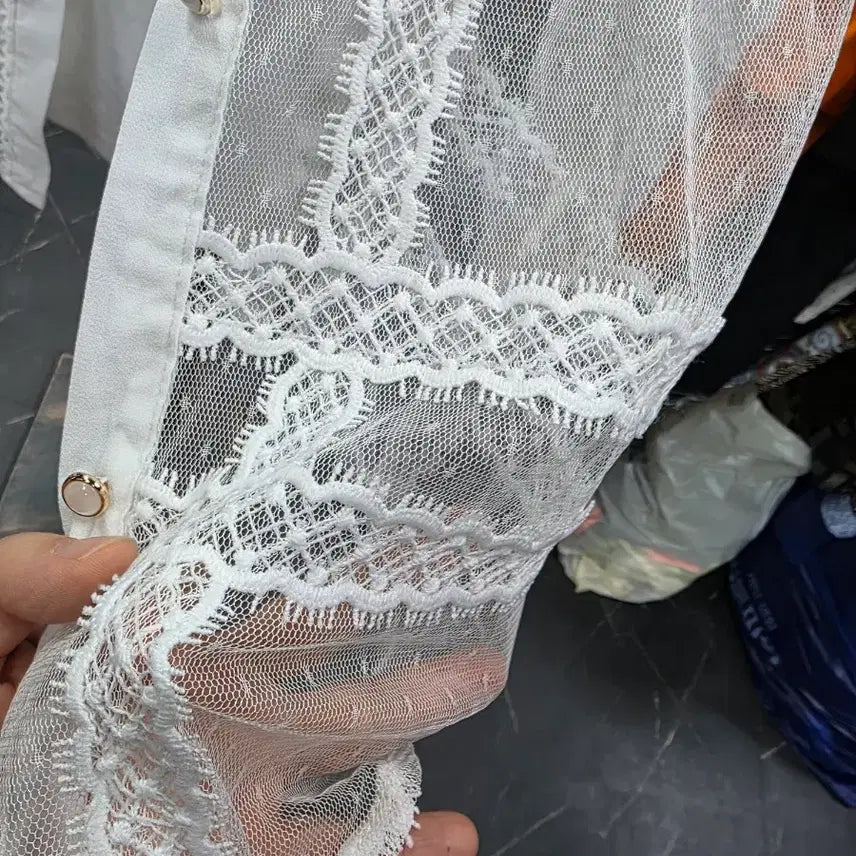 [BUNJANG] VinPalace White Lace Blouse Shirt / 화이트 레이스 블라우스 셔츠
