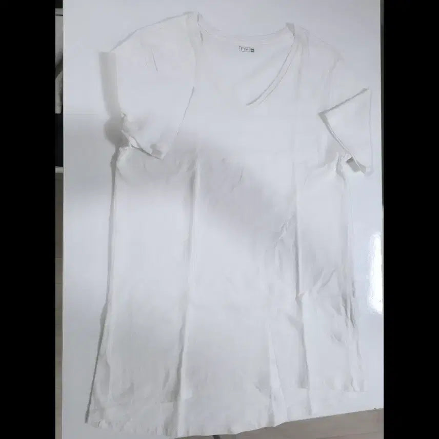 [BUNJANG] F2F White V-Neck Short Sleeve T-Shirt / F2F 화이트 브이넥 반팔티셔츠 90