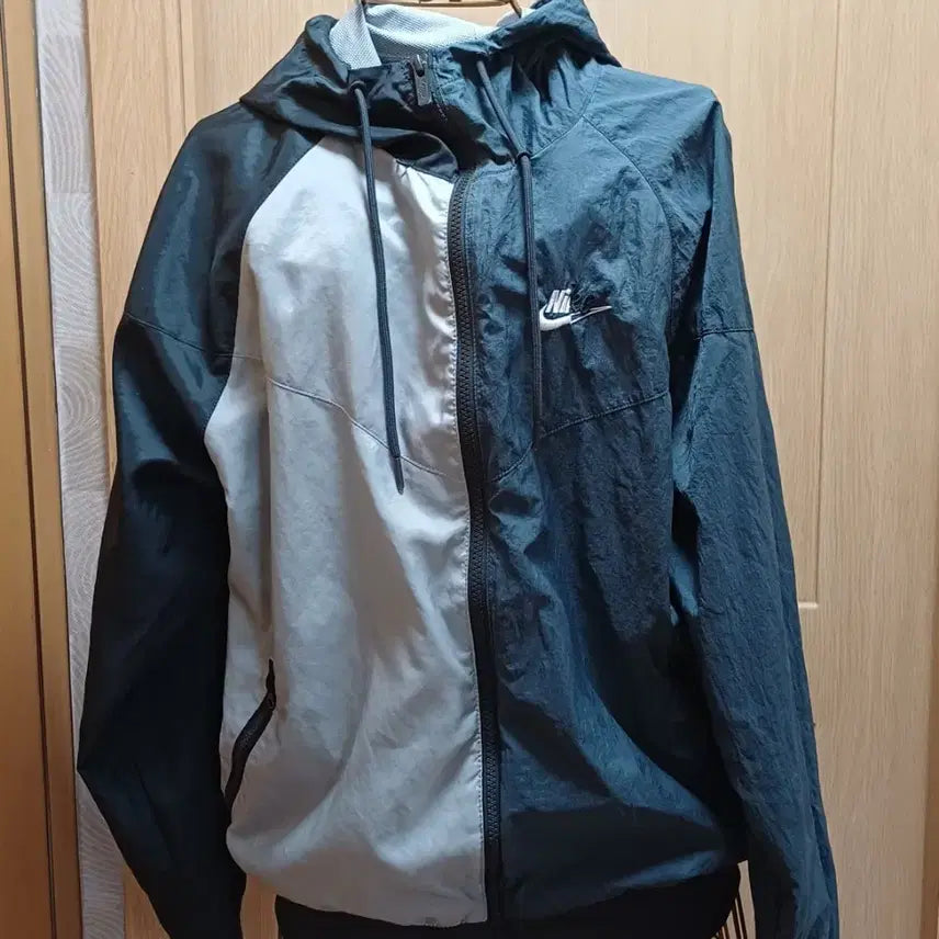 [BUNJANG] Nike NSW Big Logo Color Block Windrunner Hooded Jacket (Size S) / 나이키 NSW 빅로고 윈드러너 바람막이 (90/S)