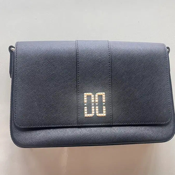 [BUNJANG] Daks Black Logo Point Crossbody Bag / 닥스 블랙 로고 포인트 크로스백