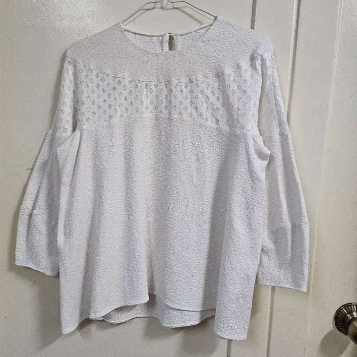 [SOLD OUT] SJSJ화이트 펀칭 블라우스티