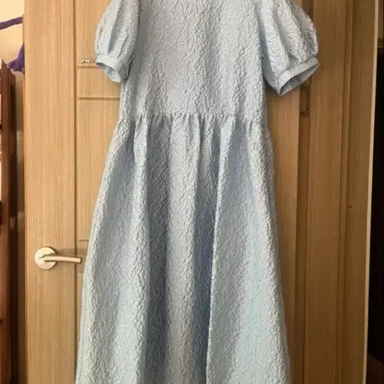 [BUNJANG] Dewy Dewy Puff Sleeve Embossing Dress / 듀이듀이 퍼프소매 엠보싱 원피스