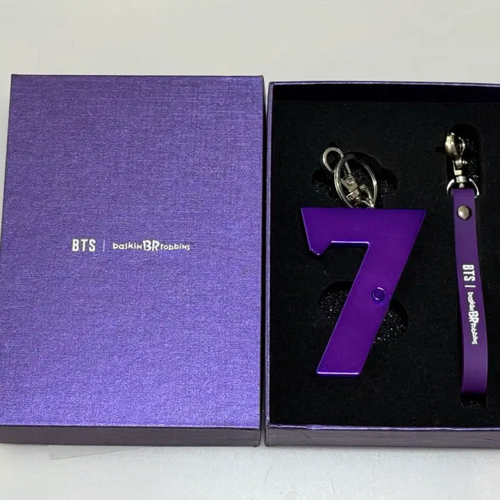 [BUNJANG] BTS x Baskin Robbins Collaboration 7 Keychain &amp; Photocard Set / BTS 베스킨라빈스 콜라보 7 키링 &amp; 포카 세트