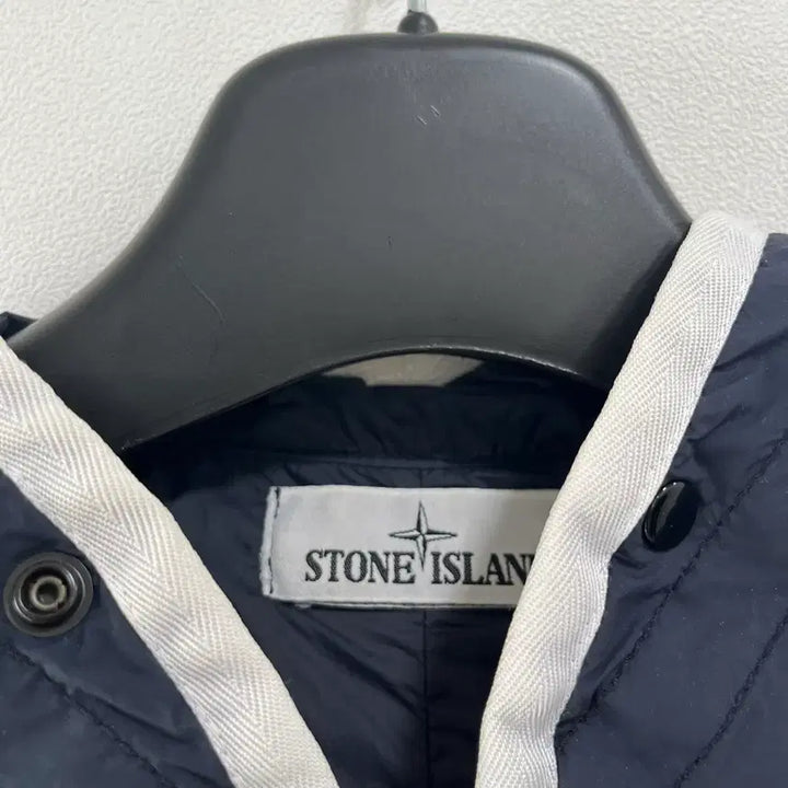 [BUNJANG] Stone Island Nylon Skin Touch Windbreaker Navy / [S]스톤아일랜드 나일론 스킨터치 바람막이 네이비