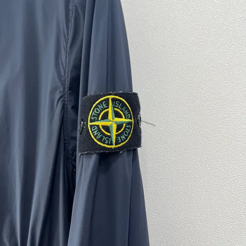 [BUNJANG] Stone Island Nylon Skin Touch Windbreaker Navy / [S]스톤아일랜드 나일론 스킨터치 바람막이 네이비