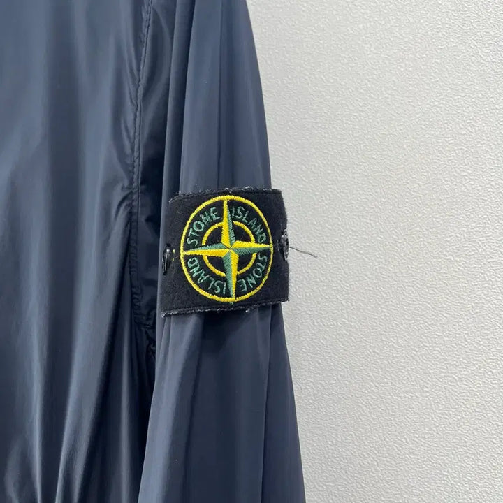 [BUNJANG] Stone Island Nylon Skin Touch Windbreaker Navy / [S]스톤아일랜드 나일론 스킨터치 바람막이 네이비