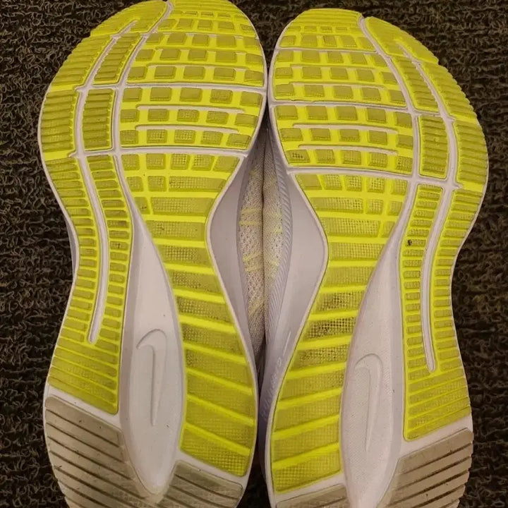 [BUNJANG] Nike Quest Running Shoes / 나이키 운동화 퀘스트 런닝화, 조깅화 235
