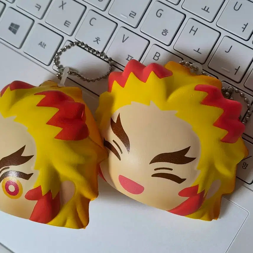 [BUNJANG] Demon Slayer Rengoku Squishy Keychain / 귀멸의 칼날 렌고쿠 스퀴시 스쿼시 말랑이 키링팝니다