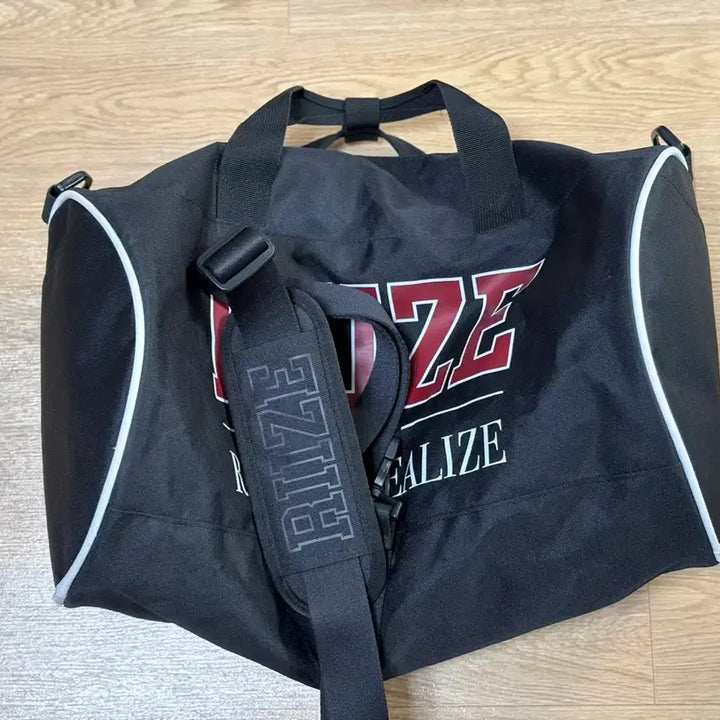 [BUNJANG] RIIZE Boston Bag (Shotaro, Eunseok, Sungchan, Wonbin, Sohee, Anton) / 라이즈 보스턴백 팔아요 (쇼타로,은석,성찬,원빈,소희,앤톤)
