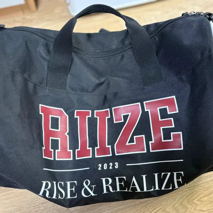 [BUNJANG] RIIZE Boston Bag (Shotaro, Eunseok, Sungchan, Wonbin, Sohee, Anton) / 라이즈 보스턴백 팔아요 (쇼타로,은석,성찬,원빈,소희,앤톤)