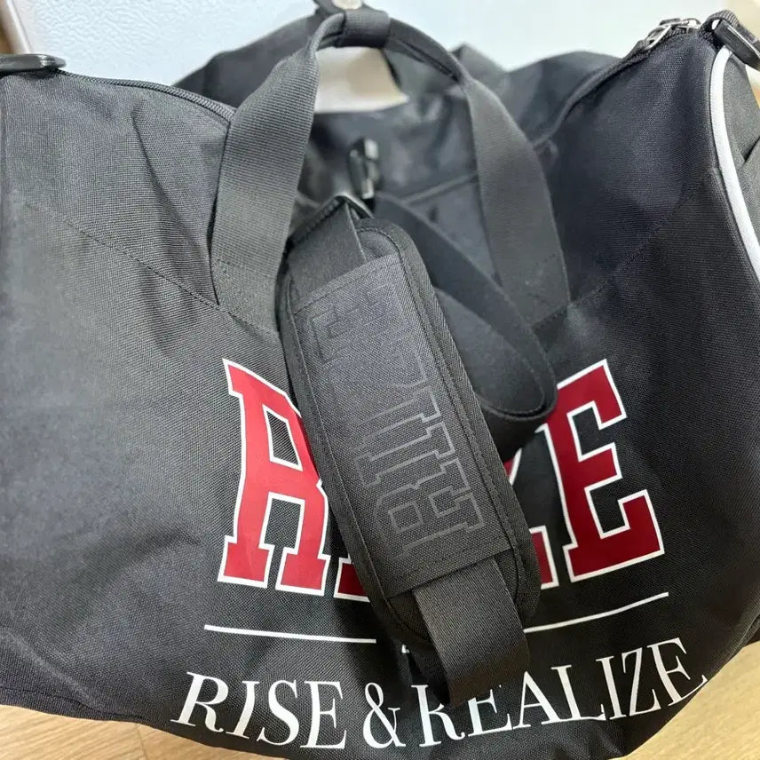 [BUNJANG] RIIZE Boston Bag (Shotaro, Eunseok, Sungchan, Wonbin, Sohee, Anton) / 라이즈 보스턴백 팔아요 (쇼타로,은석,성찬,원빈,소희,앤톤)
