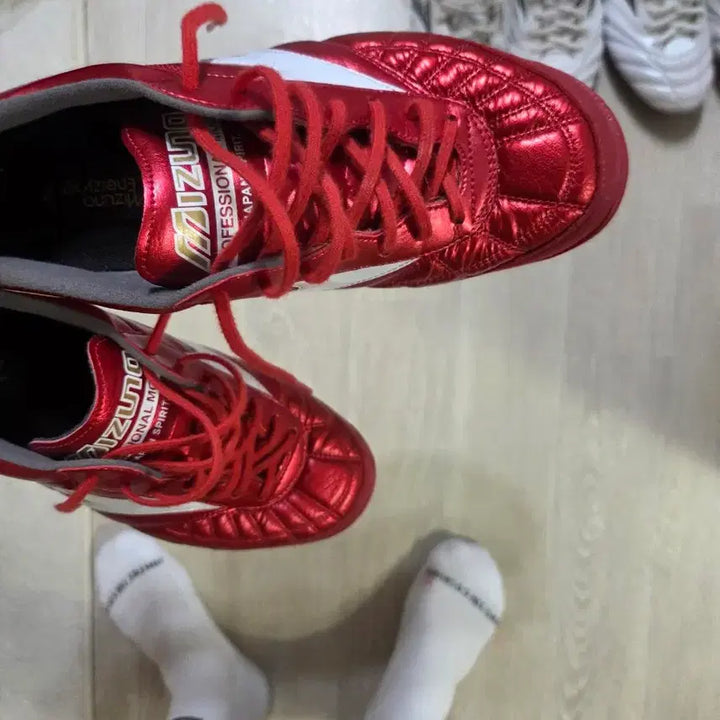 [BUNJANG] Mizuno Morelia Sala Japan TF 40th Anniversary Ruby Pack Futsal Shoes (Size 255-260) / [255~260] 미즈노 모렐리아 살라 재팬 TF 풋살화 40주년 루비팩