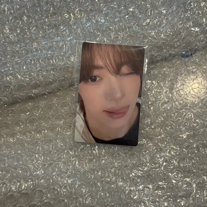 [BUNJANG] TWS Han Jin Showcase POB Photocard &amp; Compact Album Bundle Set / 투어스 한진 쇼케이스 특전포카 및 컴팩트 음반 일괄