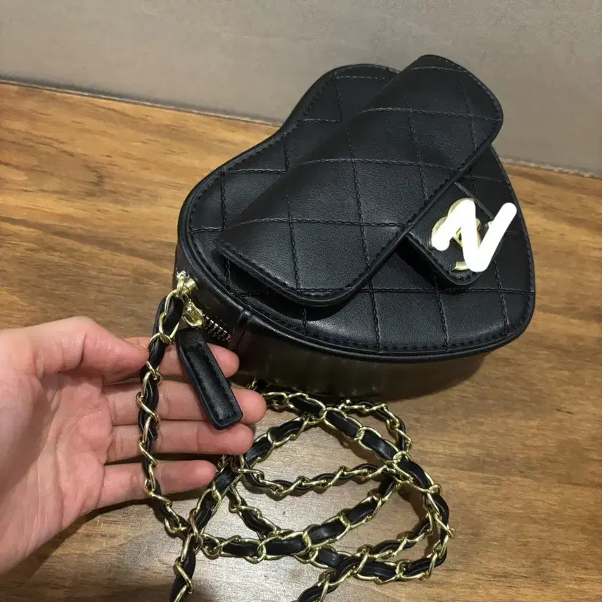 [BUNJANG] Black Leather Chain Crossbody Shoulder Bag / 블랙 레더 체인백 크로스백 숄더백 금장